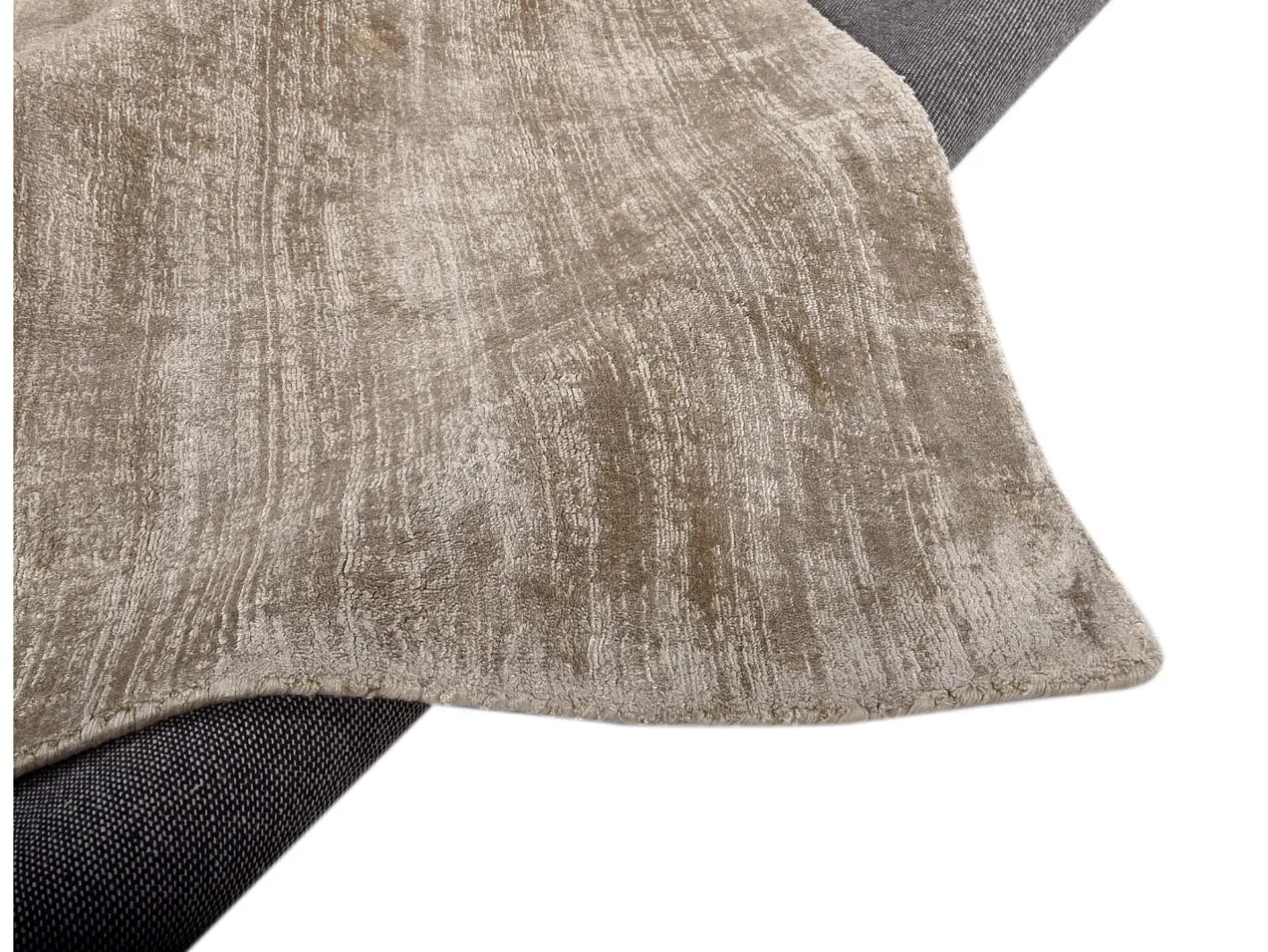 Alfombra de viscosa tejida a mano 65x135 cm Shine Beige Online