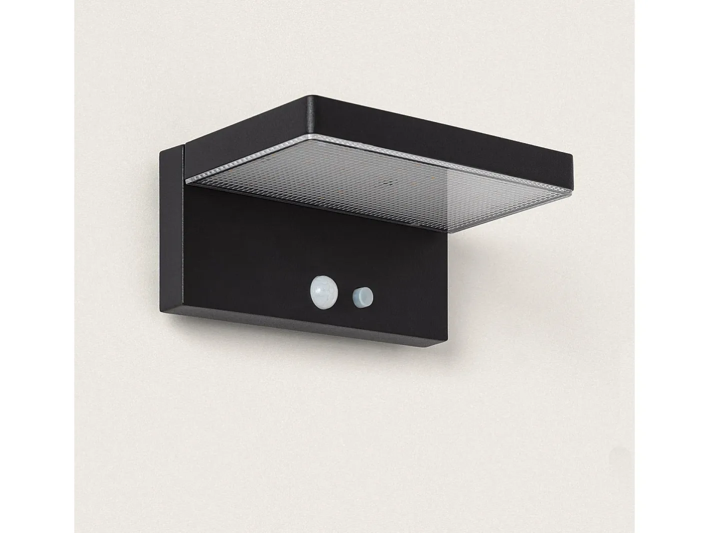 Ledkia Aplique de Pared Exterior Solar LED 5W Aluminio con Sensor de Movimiento Bran Negro Outlet