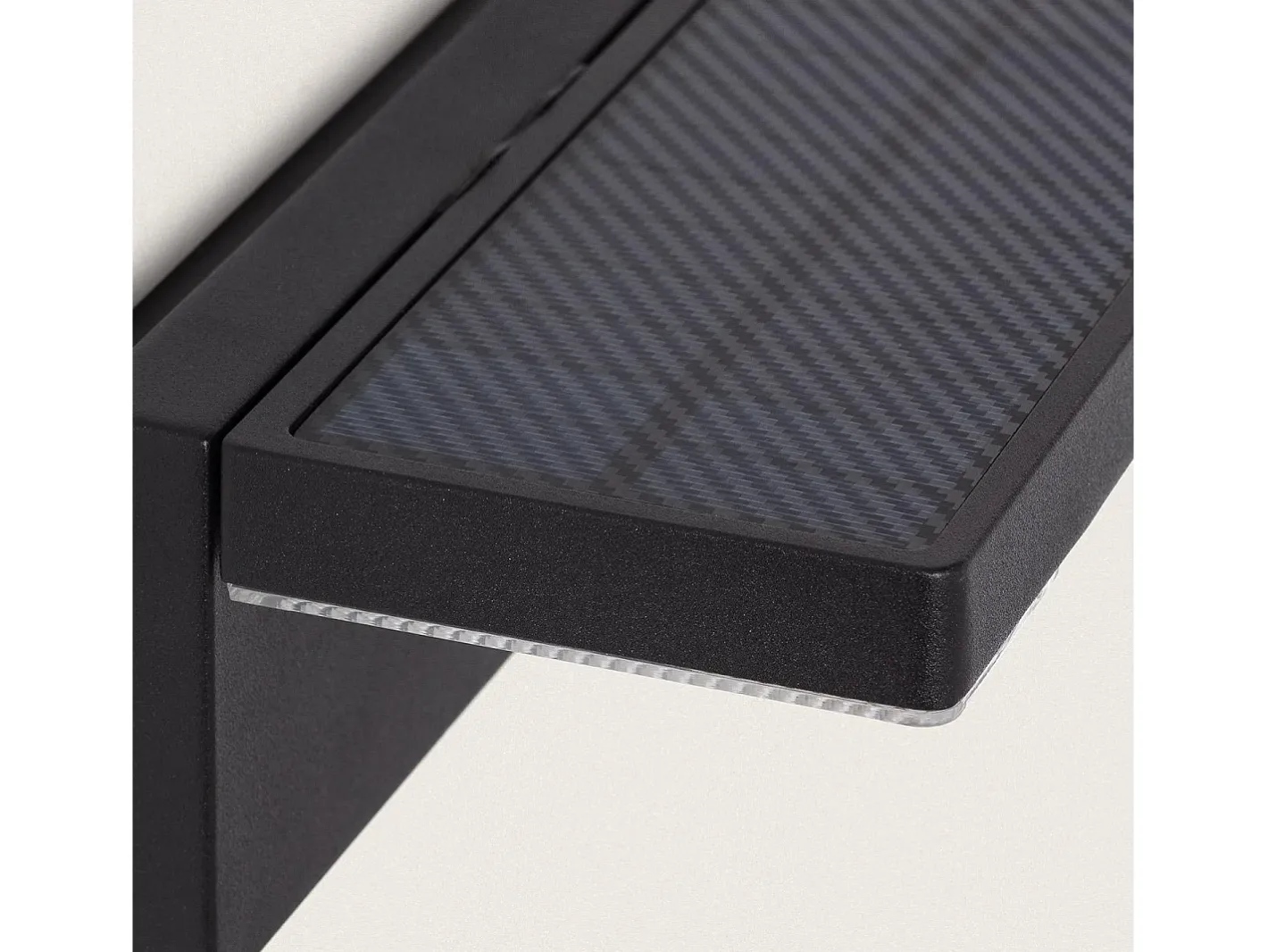 Ledkia Aplique de Pared Exterior Solar LED 5W Aluminio con Sensor de Movimiento Bran Negro Outlet