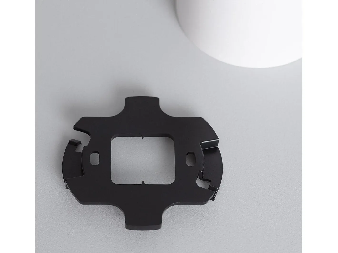 Ledkia Aplique de Techo con Bombilla GU10 Space 6000K Frío Blanco New