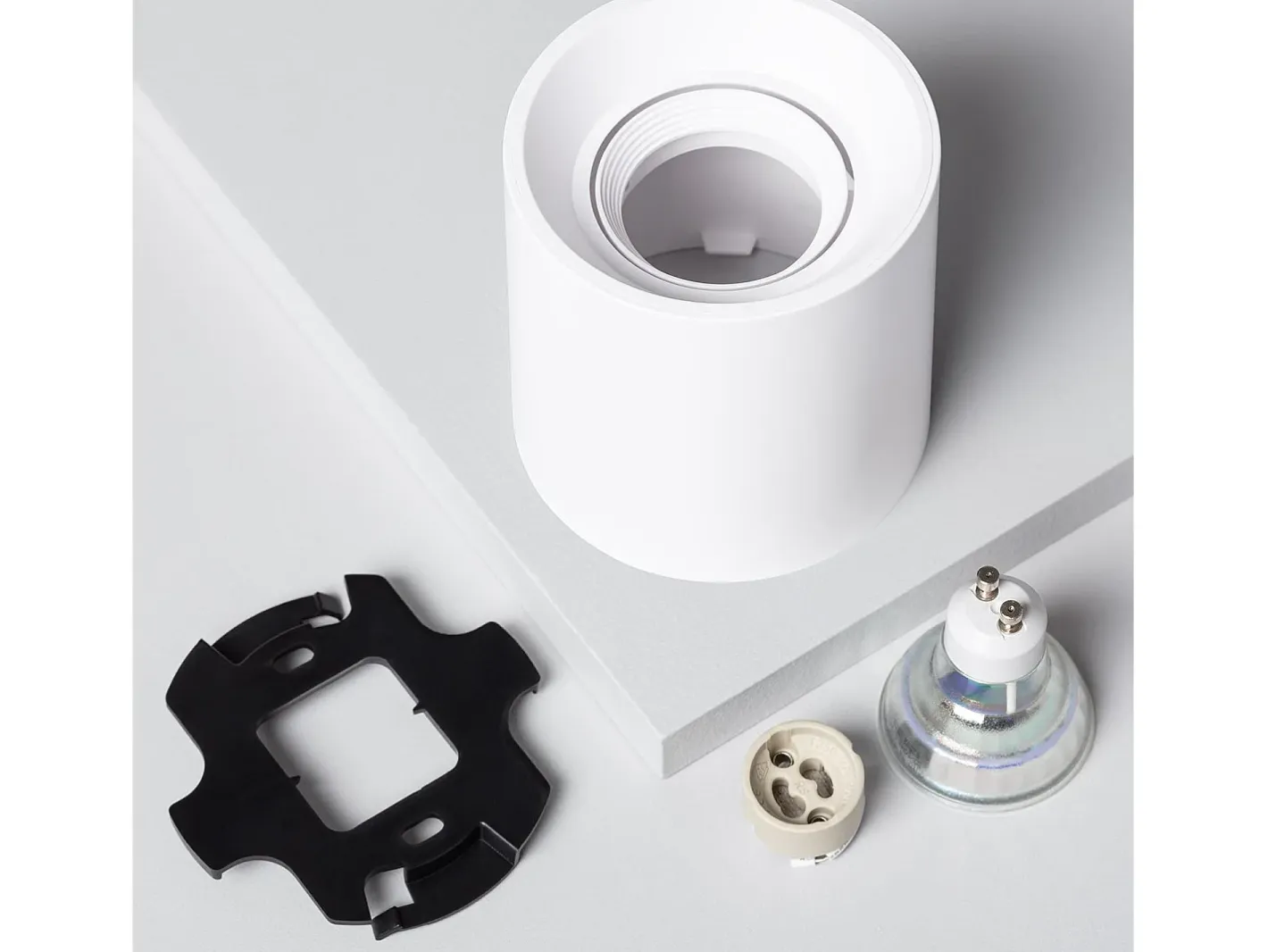 Ledkia Aplique de Techo con Bombilla GU10 Space 6000K Frío Blanco New
