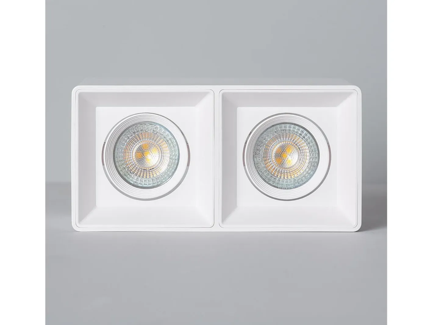 Ledkia Aplique de Techo Cuadrado Doble con Bombilla GU10 Space 2700K Cálido Blanco Best