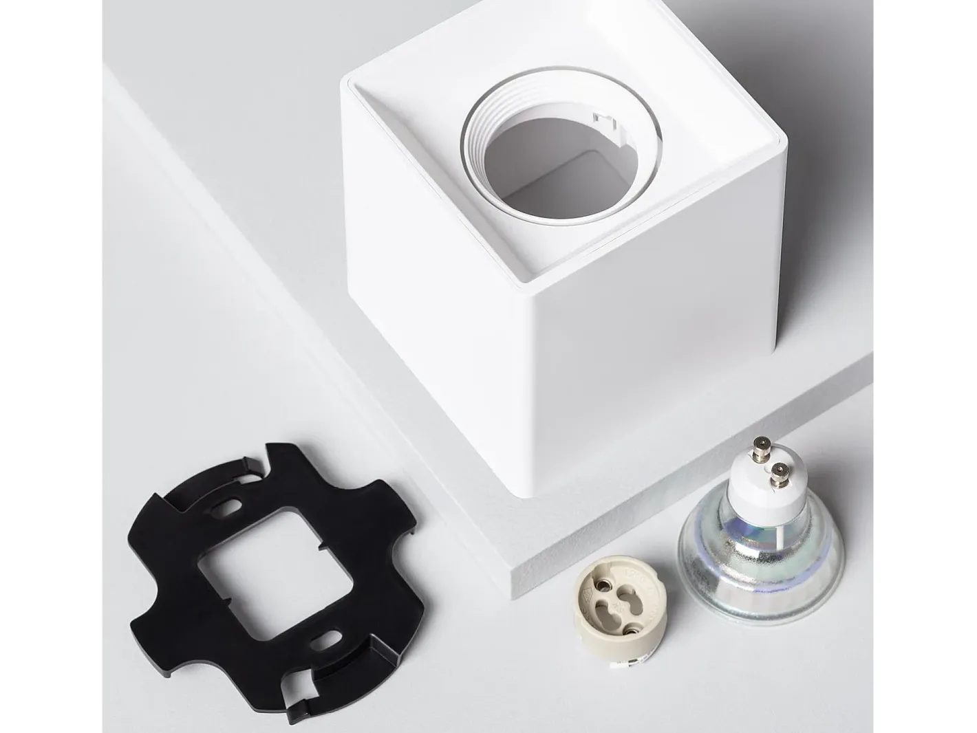 Sale Ledkia Aplique de Techo Cuadrado con Bombilla GU10 Space 6000K Frío Blanco