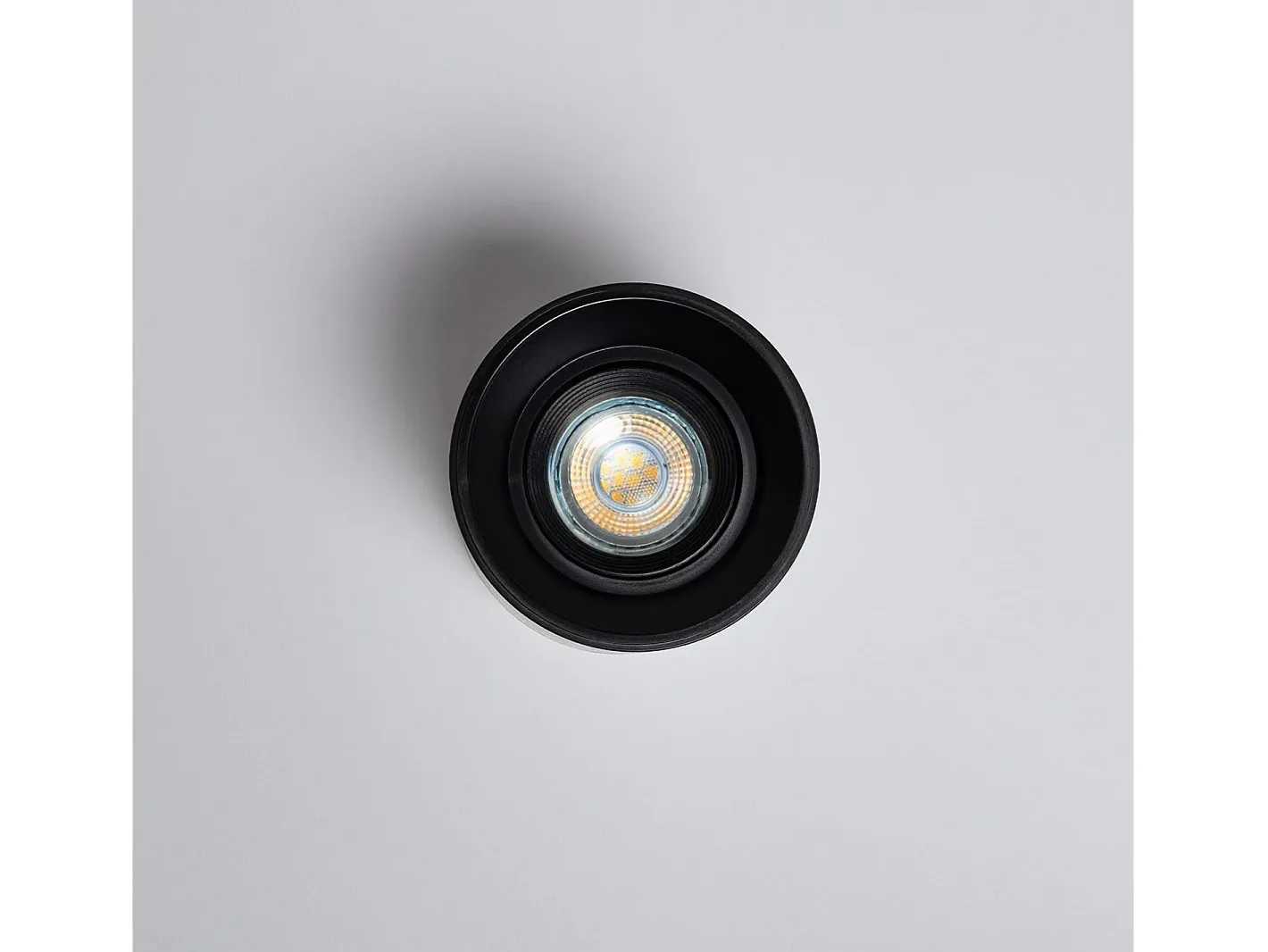 Ledkia Aplique de Techo con Bombilla GU10 Space 2700K Blanco Cálido Negro