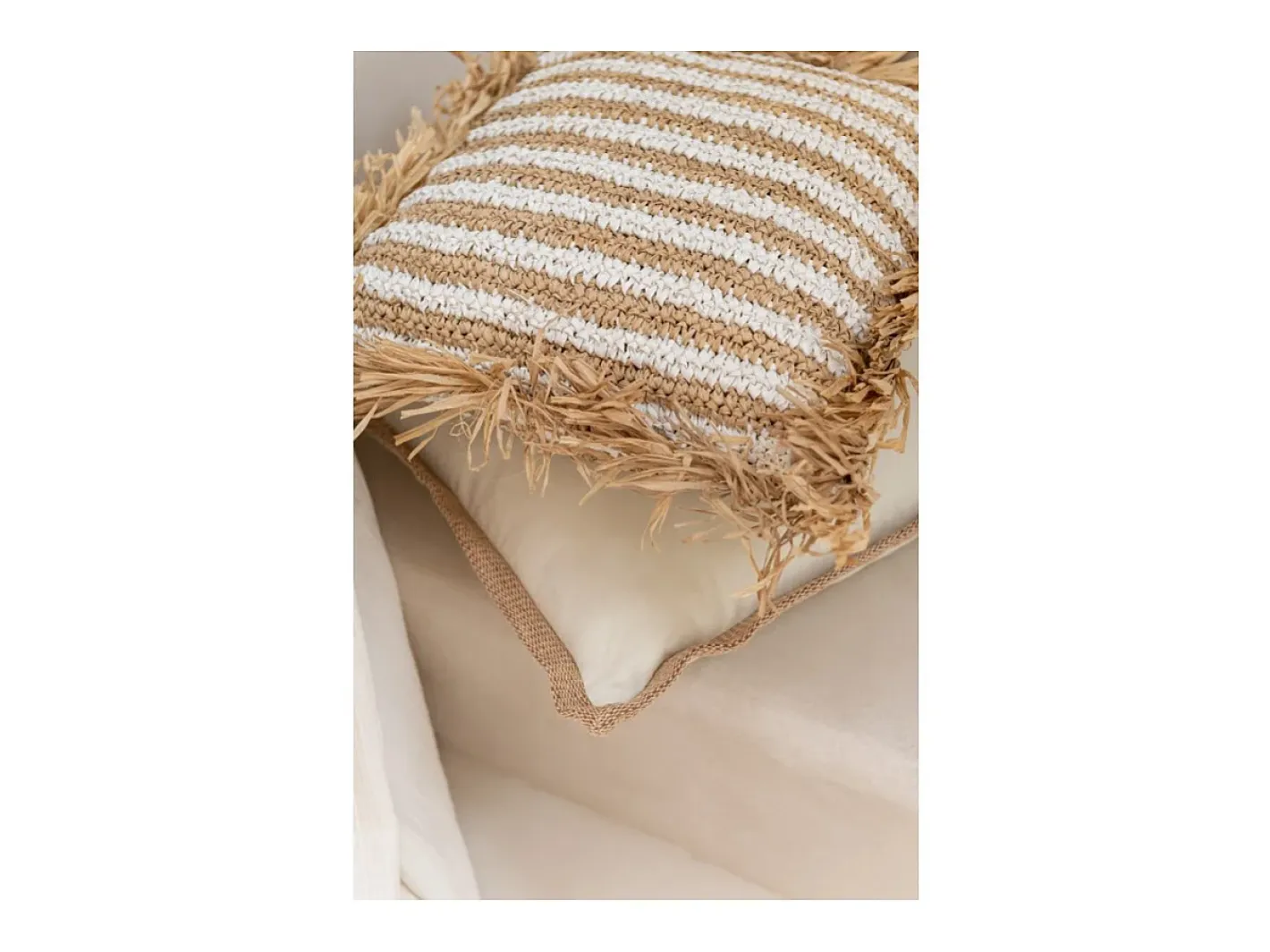 Clearance J-Line Cojín a rayas con flecos en textil 45x45x15 cm Blanco