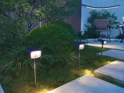 SOLARGEO Conjunto de 2 balizas solares o apliques de pared con sensor de movimiento - 700 lúmenes - CHENDI Negro Outlet