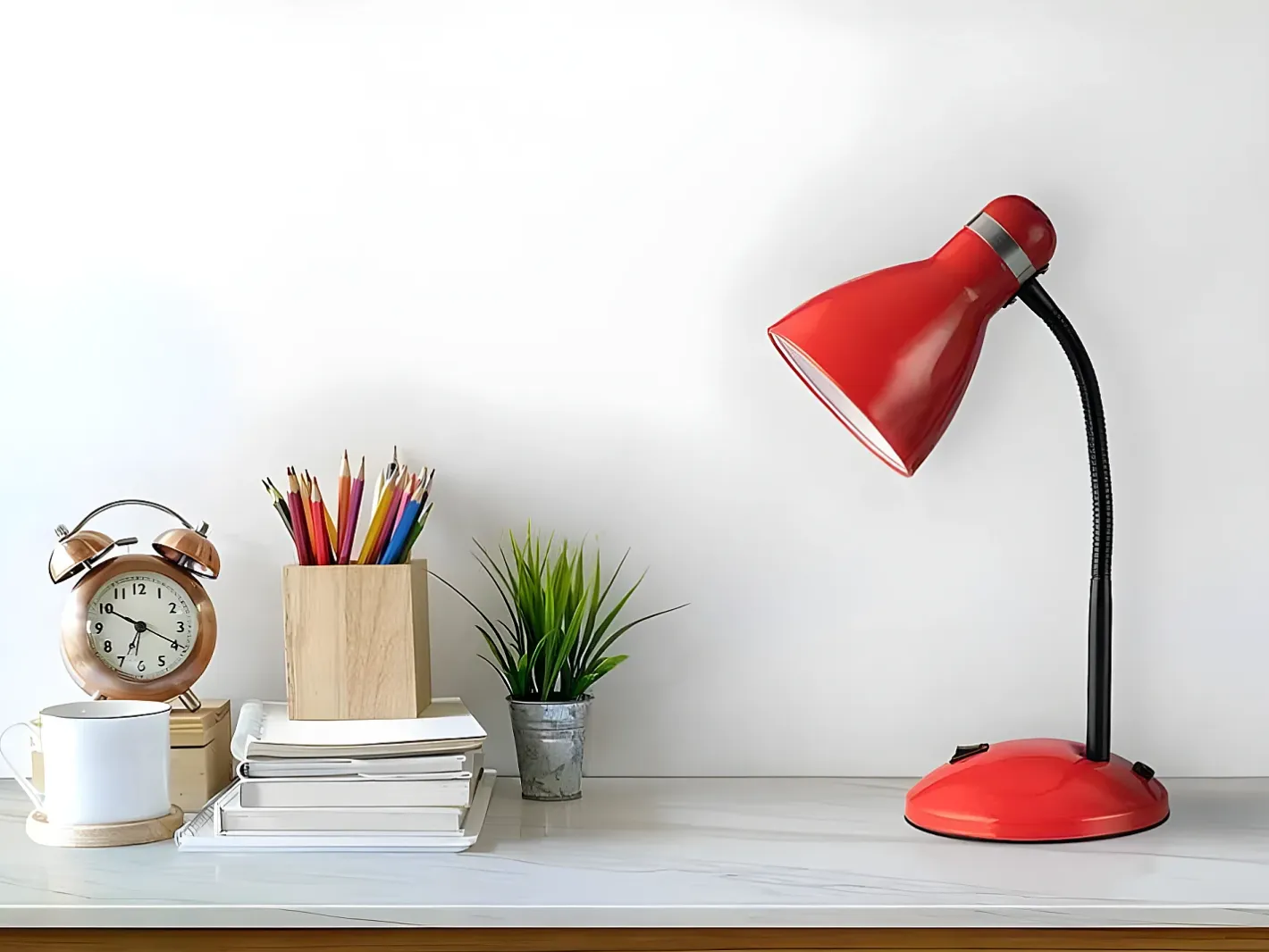 AKUNADECOR Lámpara De Mesa-Flexo Infantil En Color Modelo Lazulita Con Cabezal Orientable Rojo