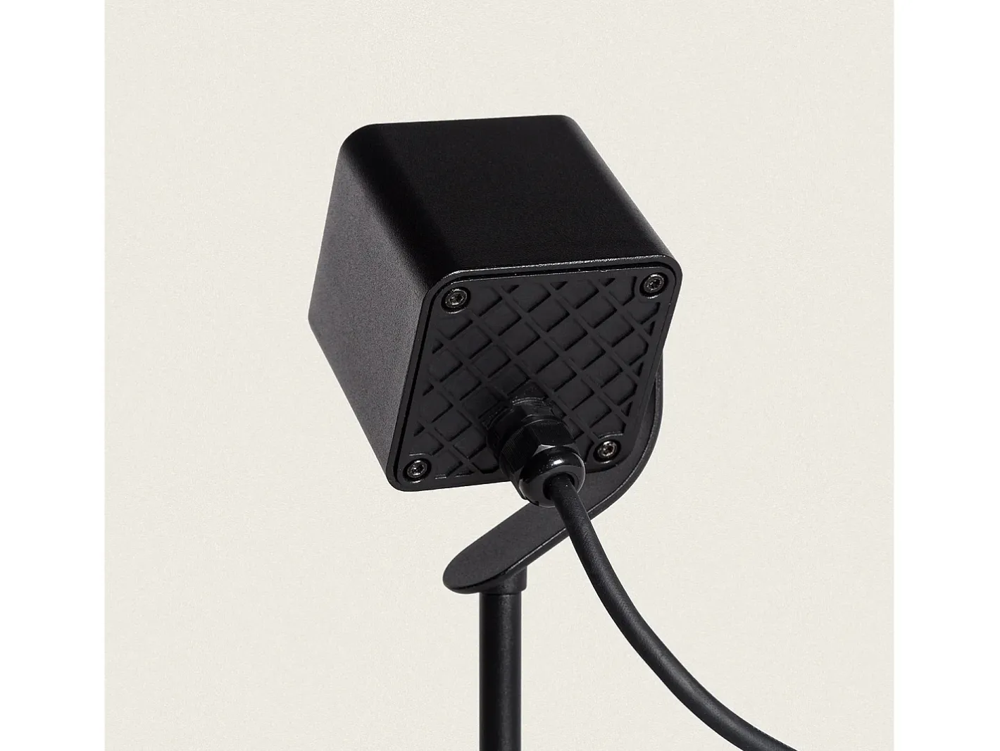 Ledkia Foco Exterior LED 11W con Pincho Attex Negro Clearance