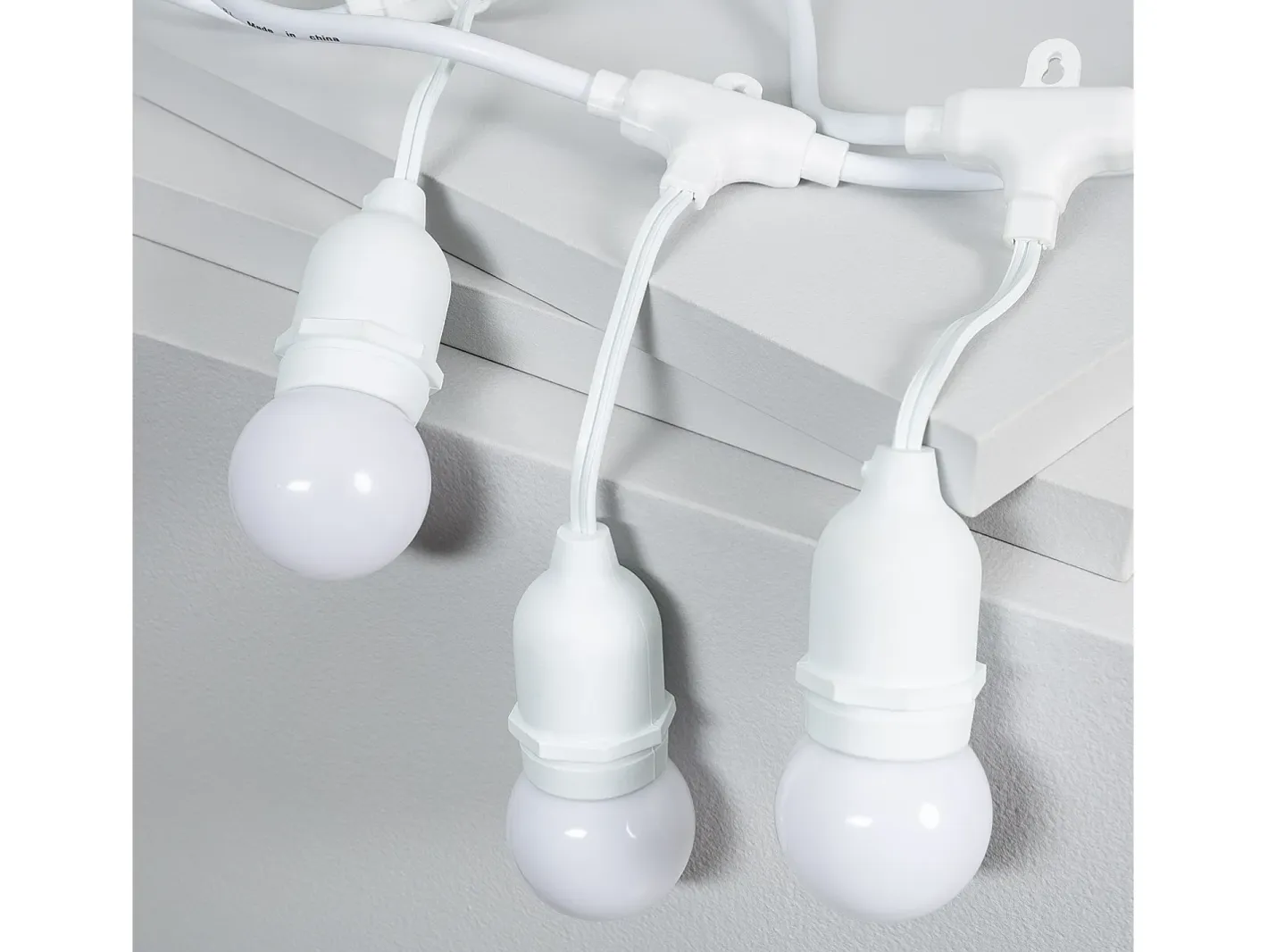 Ledkia Guirnalda Luminosa-Guirnalda Exterior con Bombillas LED E27 5.5m IP65 Blanco Blanco Multicolor