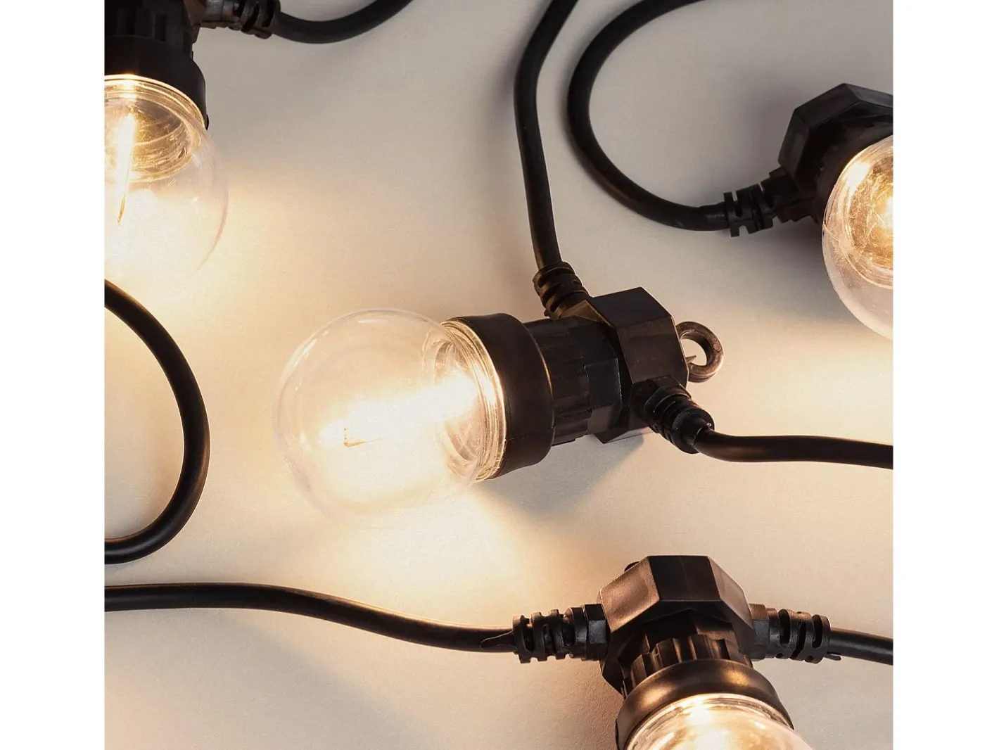 Ledkia Guirnalda Luminosa-Guirnalda Luces Exterior Easyfit 12VAC con 10 Bombillas 5.65m 2700K Blanco Cálido Negro