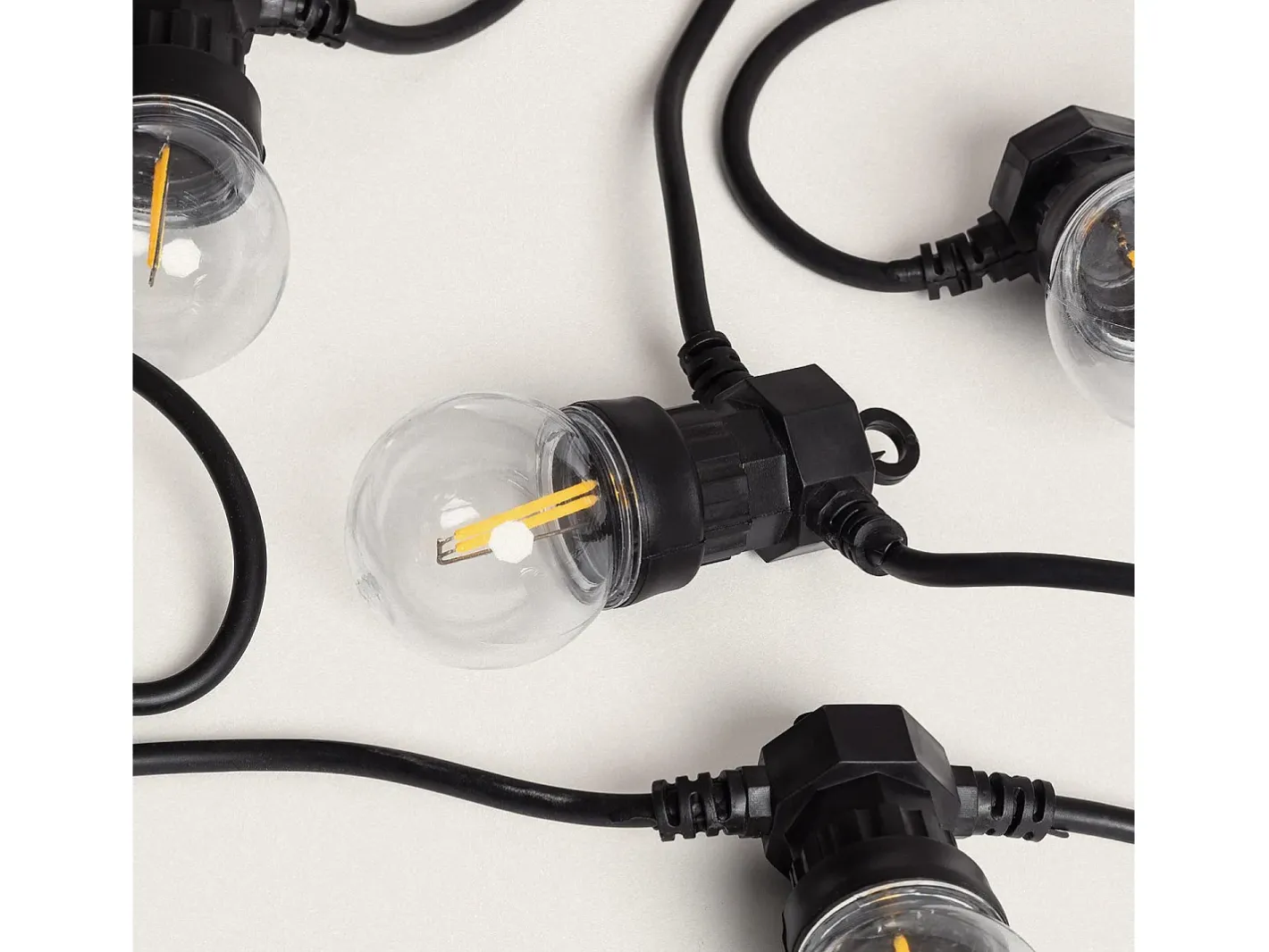 Ledkia Guirnalda Luminosa-Guirnalda Luces Exterior Easyfit 12VAC con 10 Bombillas 5.65m 2700K Blanco Cálido Negro