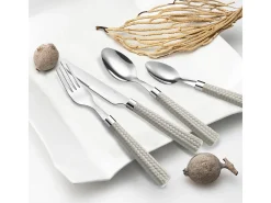 Sale Juego de cubiertos de paja taupe de 24 piezas con mangos trenzados de polipropileno Topo