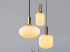 OZAIA Lámpara Suspendida-Lámpara de araña de metal - Dorada y blanca - 3 pantallas Alt.130 x L. 55 cm - OSKA Dorado