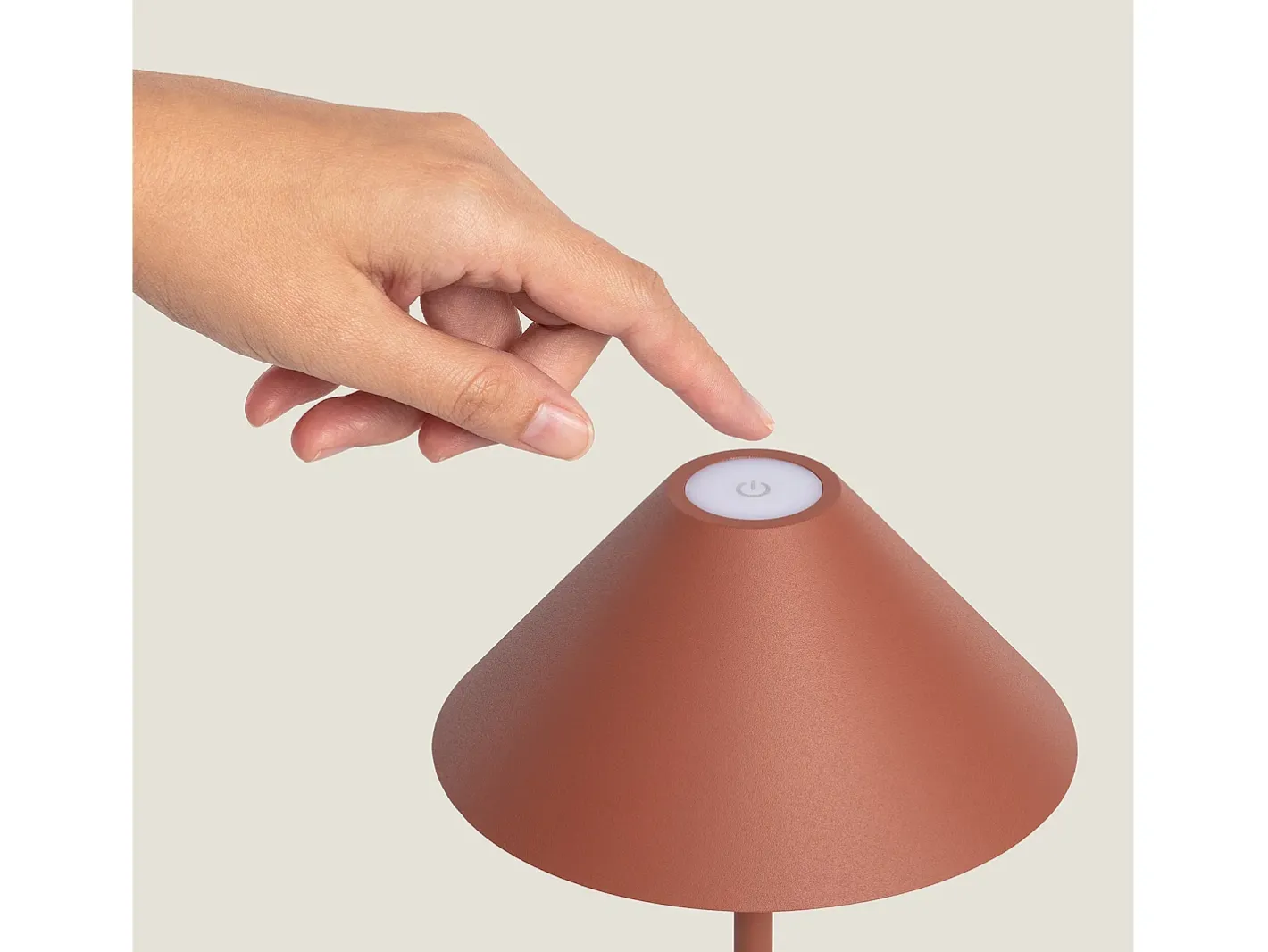 Ledkia Lámpara de Mesa LED Portátil para Exterior Metal con Batería Recargable Chamle Marrón Marru00f3n