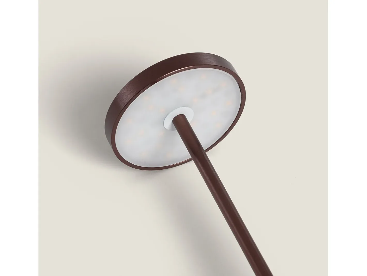Ledkia Lámpara de Mesa LED Portátil para Exterior Metal con Batería Recargable Jawania Bronce Hot