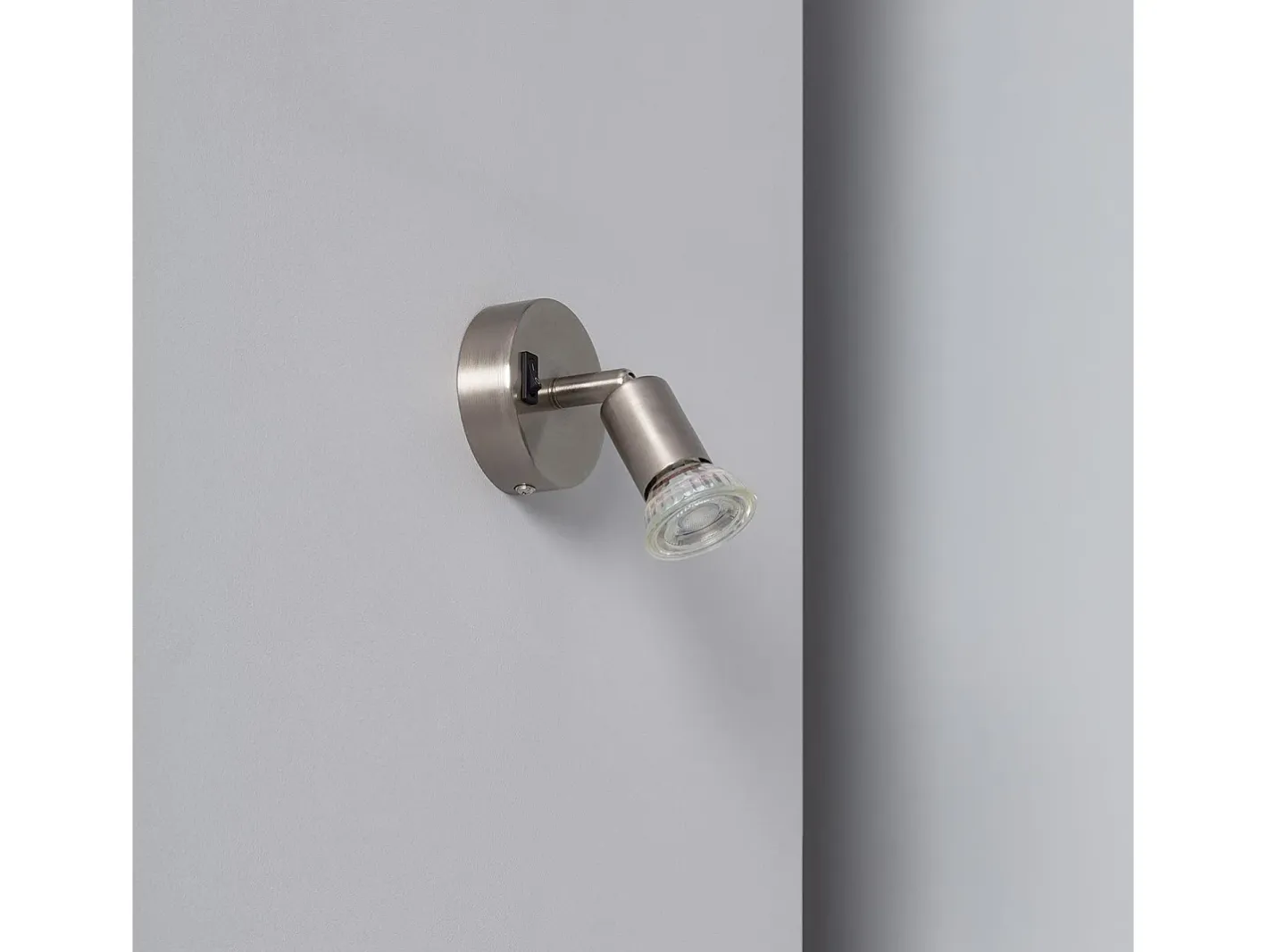 Ledkia Aplique Para Pared-Lámpara de Pared Aluminio Orientable con Interruptor 1 Foco Oasis Plata Plateado