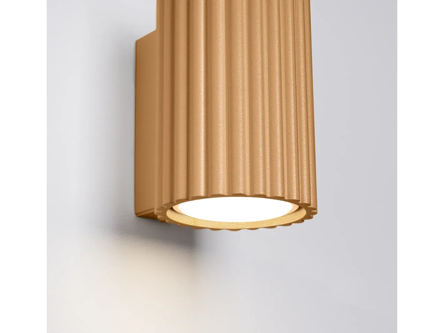 Sollux Lighting Lámpara de pared Gloow minimalista de aluminio - 1 fuentes luminosas 4000K - L.6,5 x A.10 cm - Dorado New