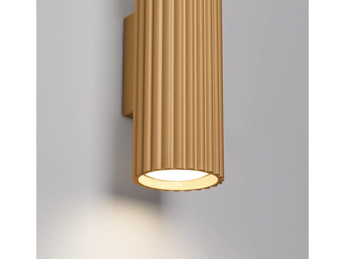New Sollux Lighting Lámpara De Pared Karbon Minimalista De Aluminio - 2 Fuentes Luminosas - L.6,5 X A.20 Cm - Dorado