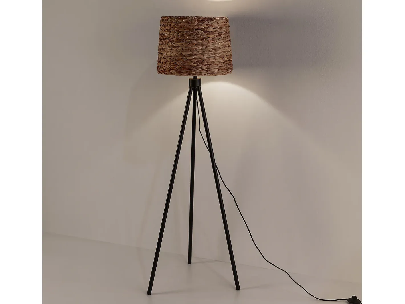 Clearance VS Venta-stock Lámpara de pie Kiomi de alga marina y metal, altura 144 cm Beige