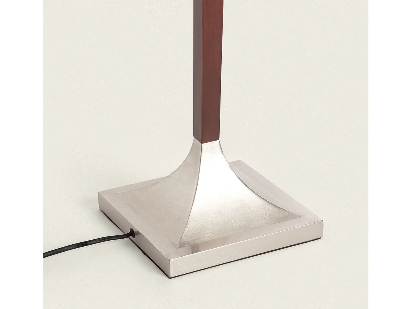 Ledkia Lámpara De Pie-Lámpara de Pie Madera y Metal Lizza Piramis Blanco