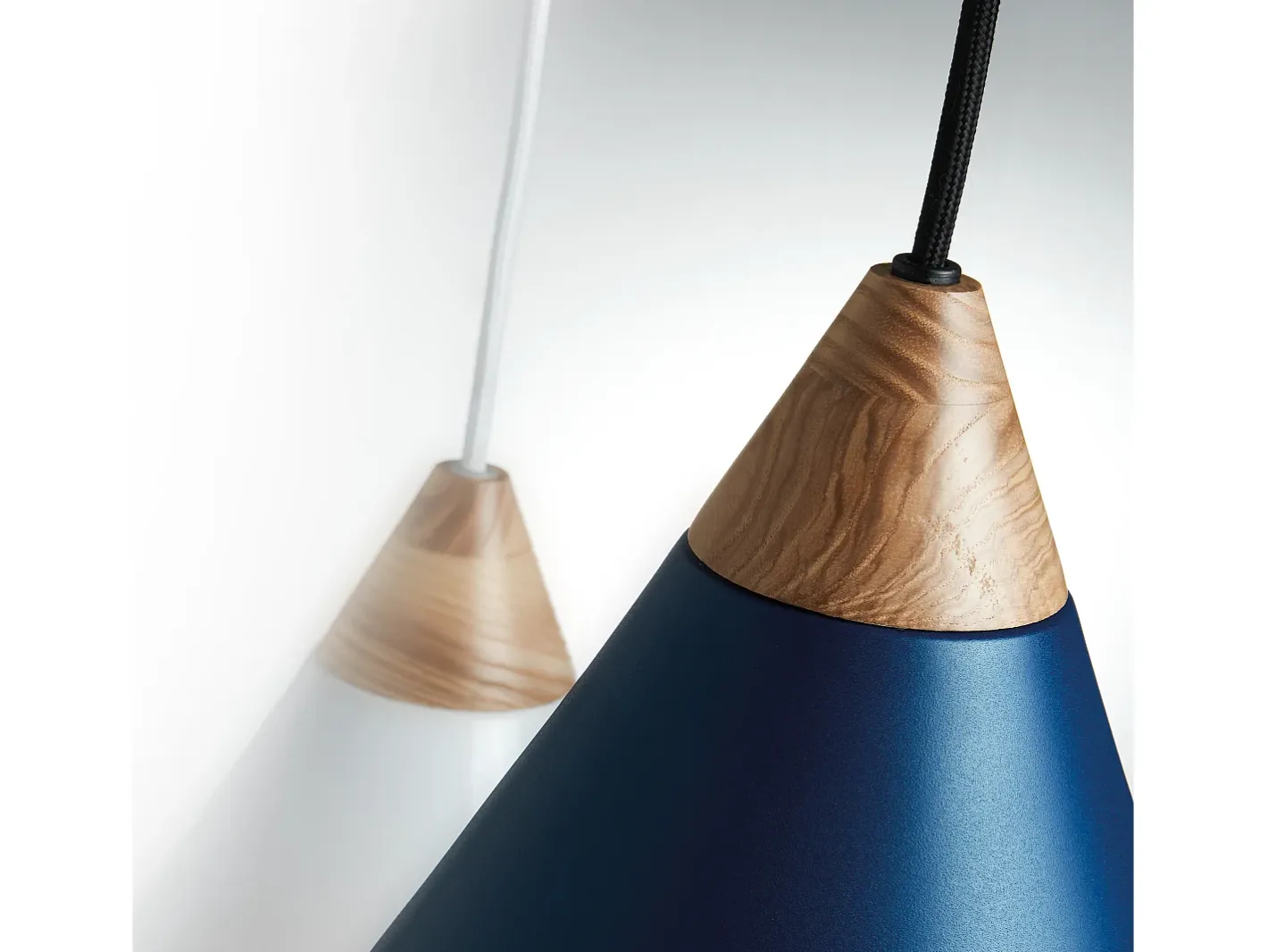 Sale Lámpara de techo ODA estilo moderno - Alt. 150 cm x D. 20 cm - E27 60W - acero y madera de fresno- - IP 20 Azul