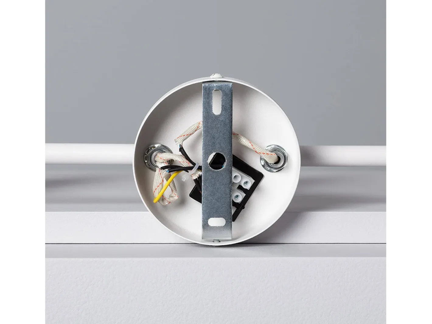 Ledkia Lámpara de Techo Orientable Metal y Madera 3 Focos Mara Blanco Multicolor Outlet